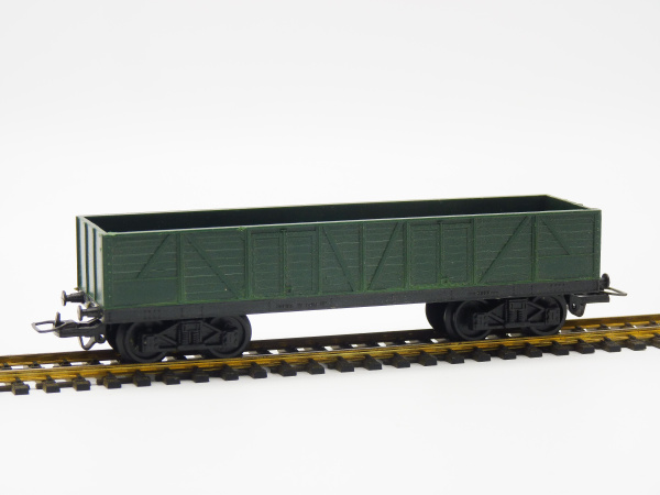 Open lange groene bakwagon