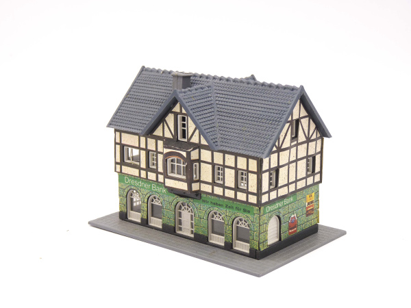 Vakwerkhuis met filiaal Dresdner Bank