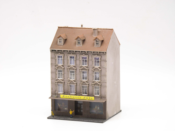 Stadshuis met winkel