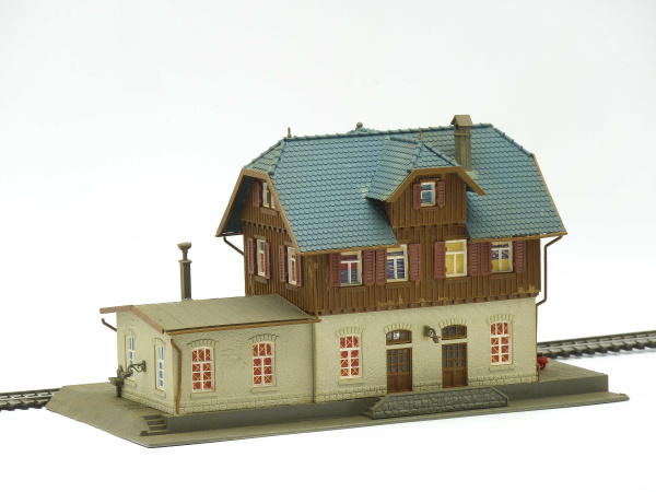 Pola Station
