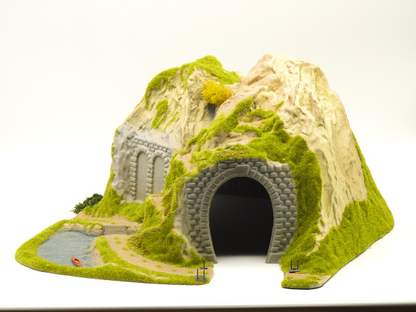 Noch Berg met enkelspoor tunnel 05170