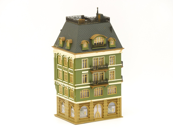 Stadshoekhuis met torentje 43771