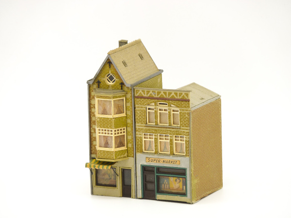 Stadshuizen met winkel